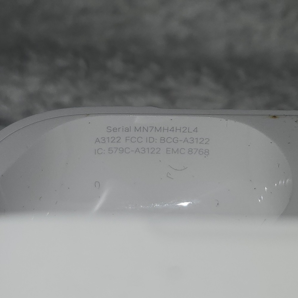 Apple AirPods Pro (3rd Gen) (A3122) MagSafe Charging Case ONLY - White - Picture 2 of 5